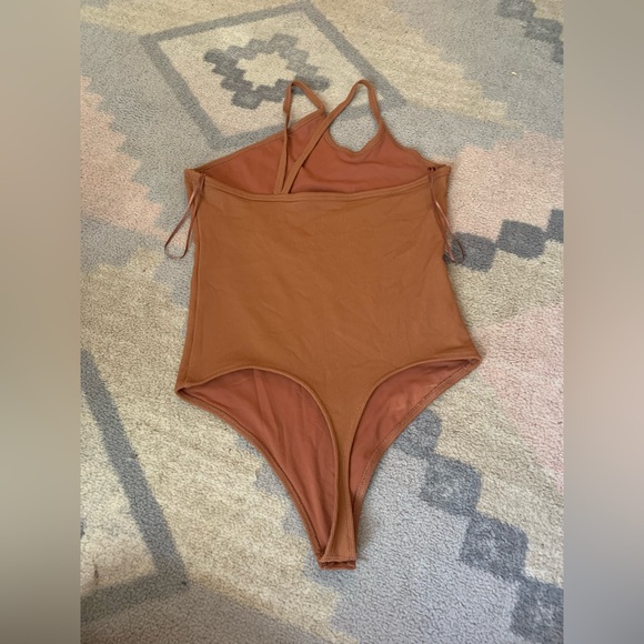 Abercrombie One Shoulder Bodysuit - Picture 3 of 5